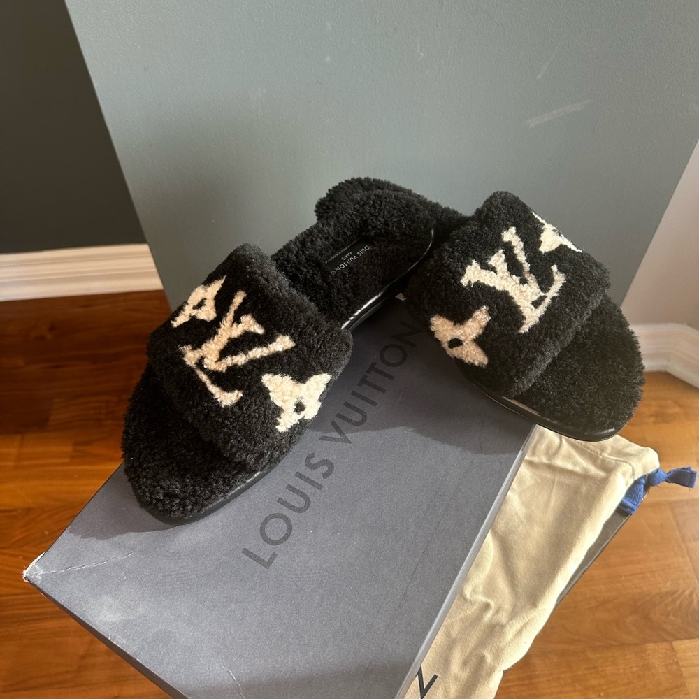 Louis Vuitton Shearling Magnetic Slides Women's Size: 11 | IT 41